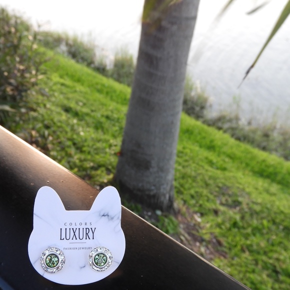 Swarovski Peridot Cat Eyes Rhinestone Earrings - Picture 3 of 8